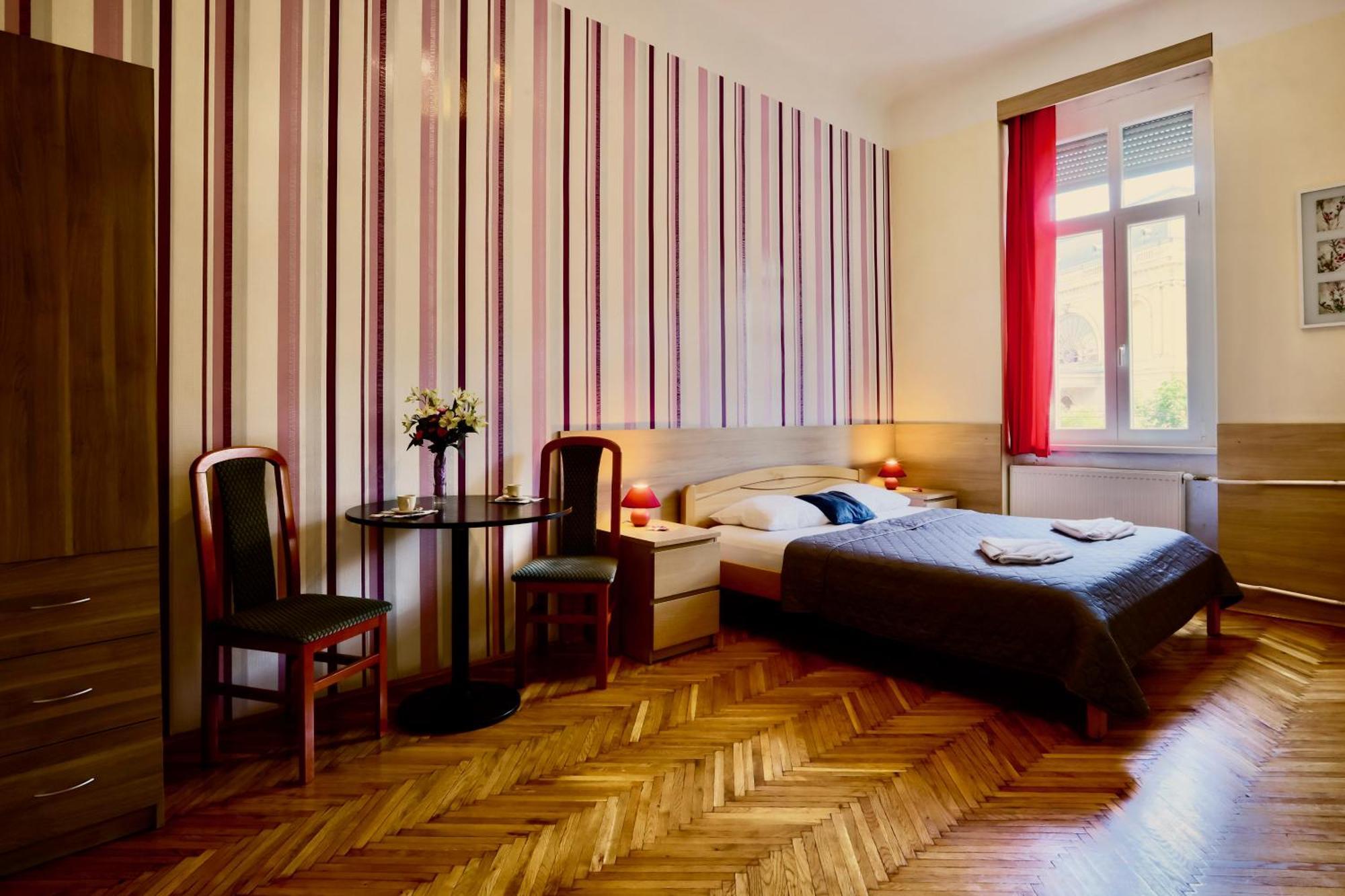 East Station Private Rooms Budapest Exterior photo