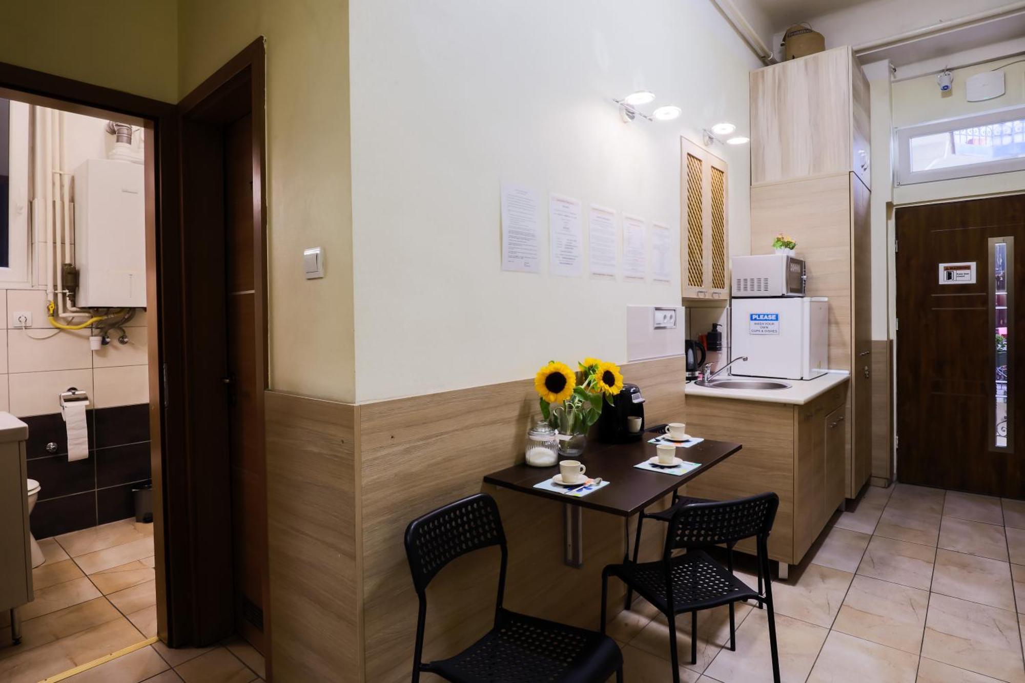 East Station Private Rooms Budapest Exterior photo